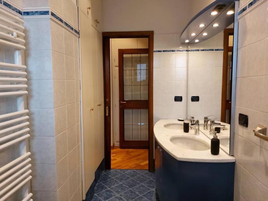 Lungarno 32 With Private Parking Appartement Florence Buitenkant foto